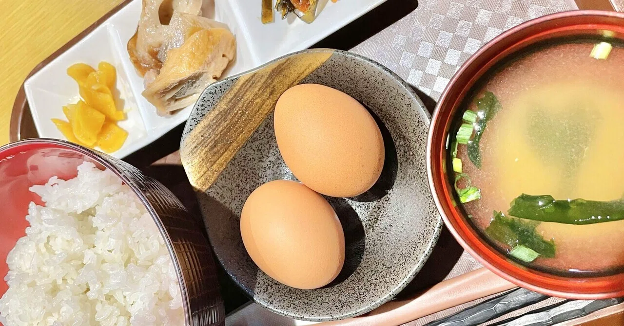 初めて行くたまごかけごはん専門店は、まどか村のマドカフェへ｜あやめし