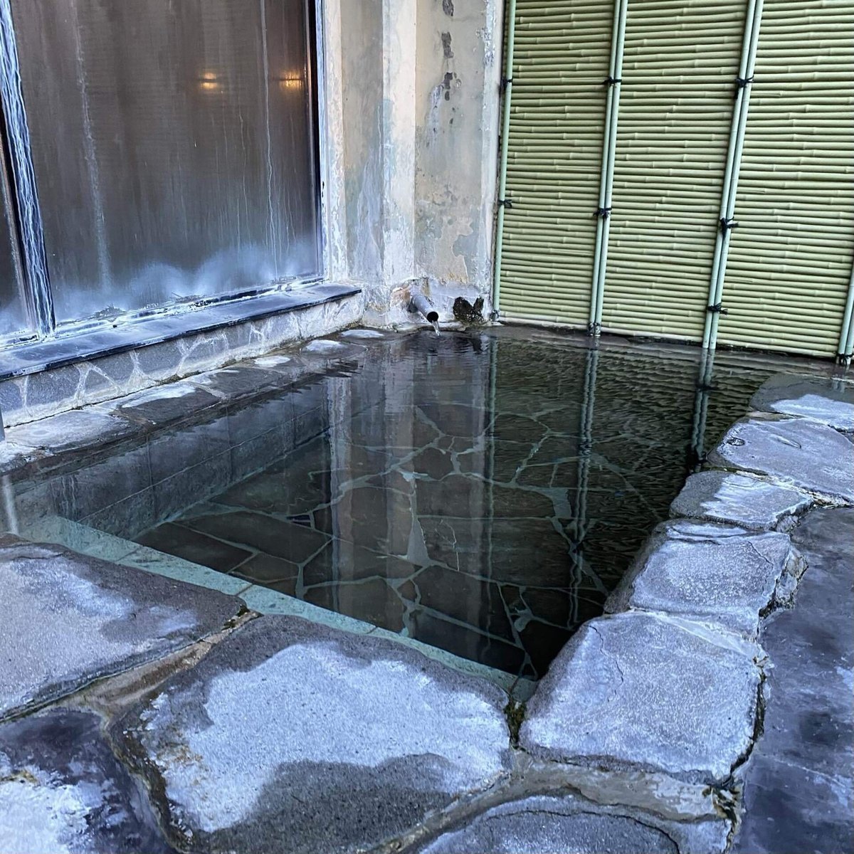 peeping-holes 露天 