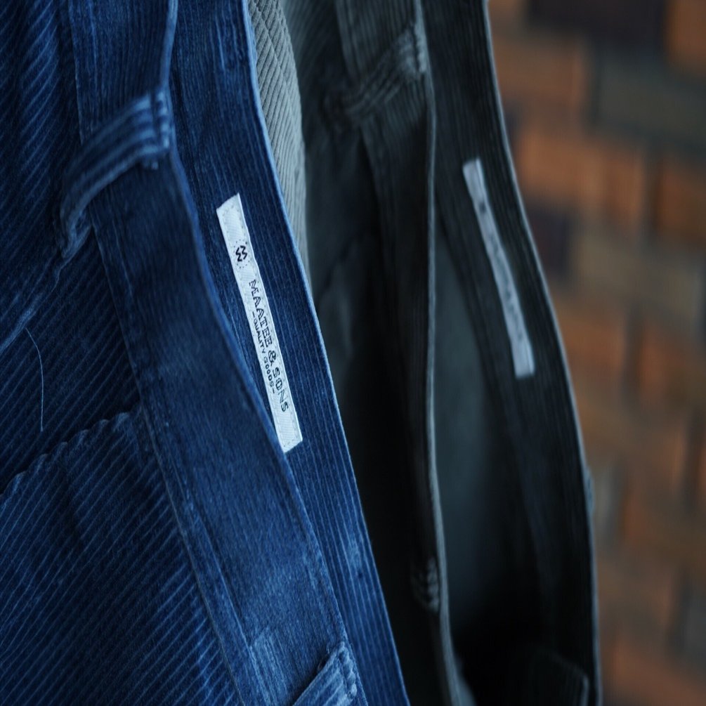 今新鮮なボトムを選ぶならコーデュロイではないでしょうか