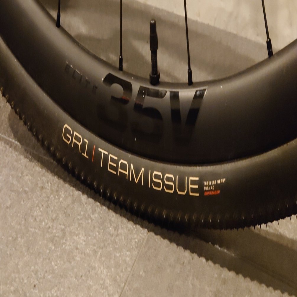 カーボンホイールでびうしたよ。｜えすないん