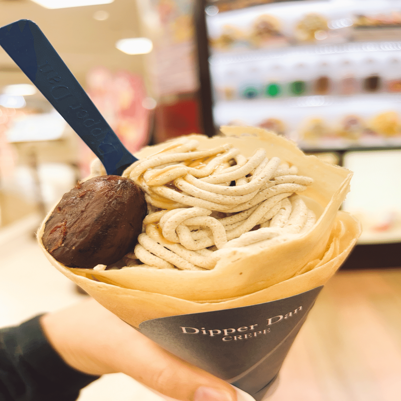 池袋で、チョコミントのパフェとか、モンブランのクレープとか