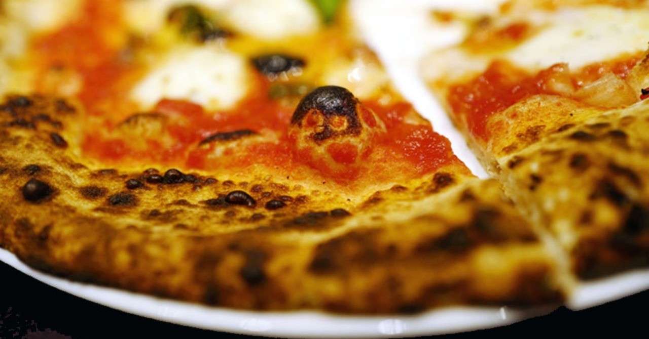 ピッツァフィレンツェで全粒粉のピザ食べる サカキシンイチロウ Note