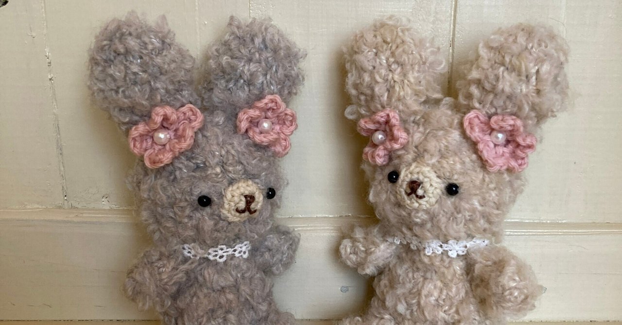 大きなお耳にピンクのお花♪ ふかふか毛糸のあみぐるみうさぎちゃん｜ぽかぽかざっくりん｜木製雑貨＆あみぐるみ