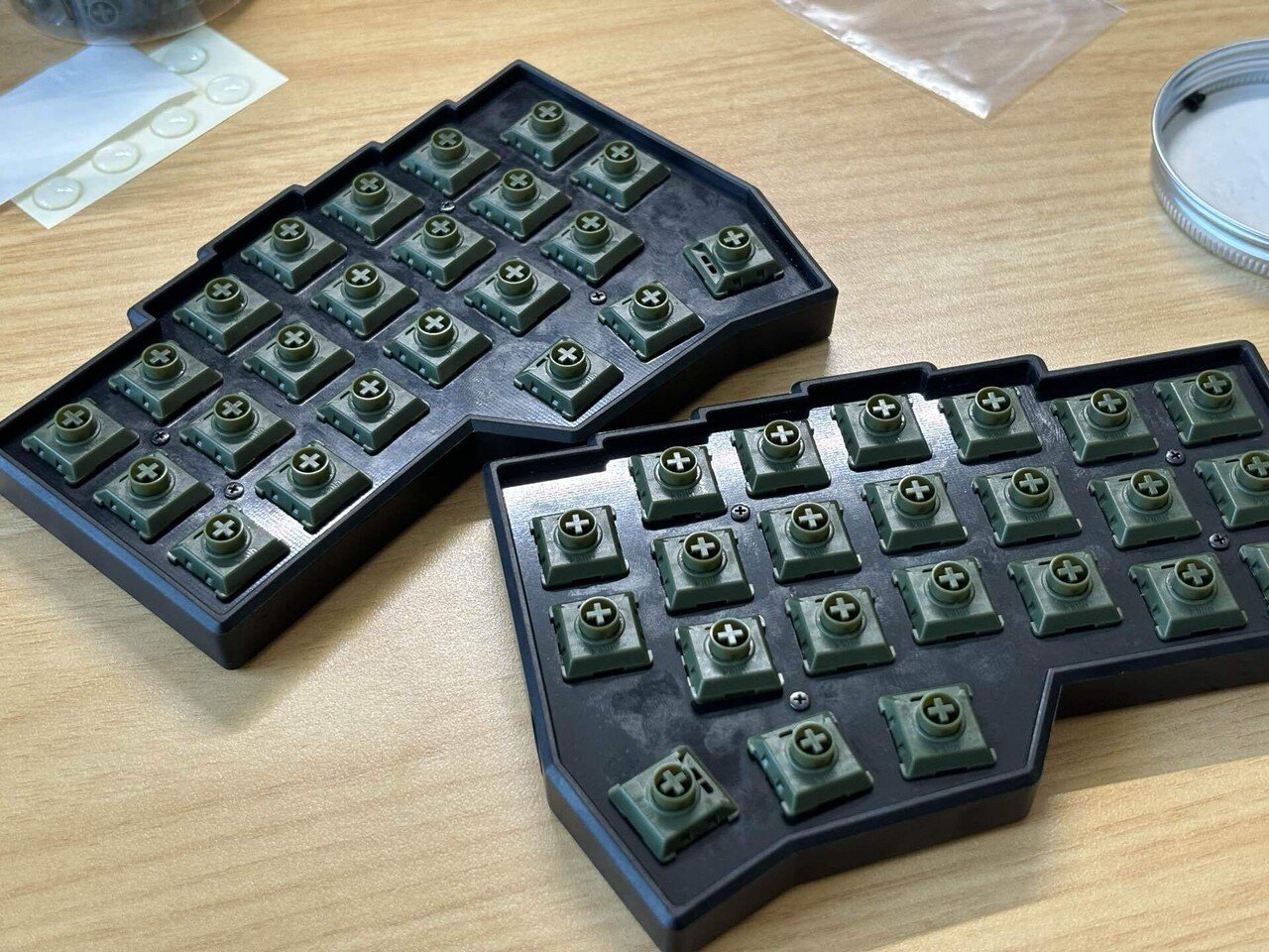 理想のデスク環境】キーボード編:分割キーボードへの挑戦 理想のデスク環境】キーボード編:分割キーボードへの挑戦