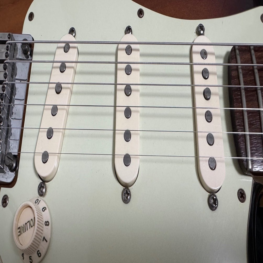 ストラトのピックアップ直列接続にさらにコンデンサを直列接続すると