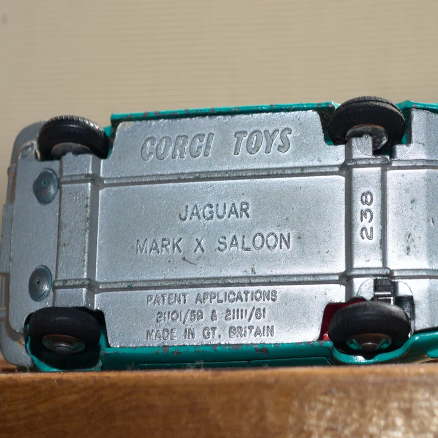 CORGI TOYS No.238 JAGUAR MARK X｜Sven.