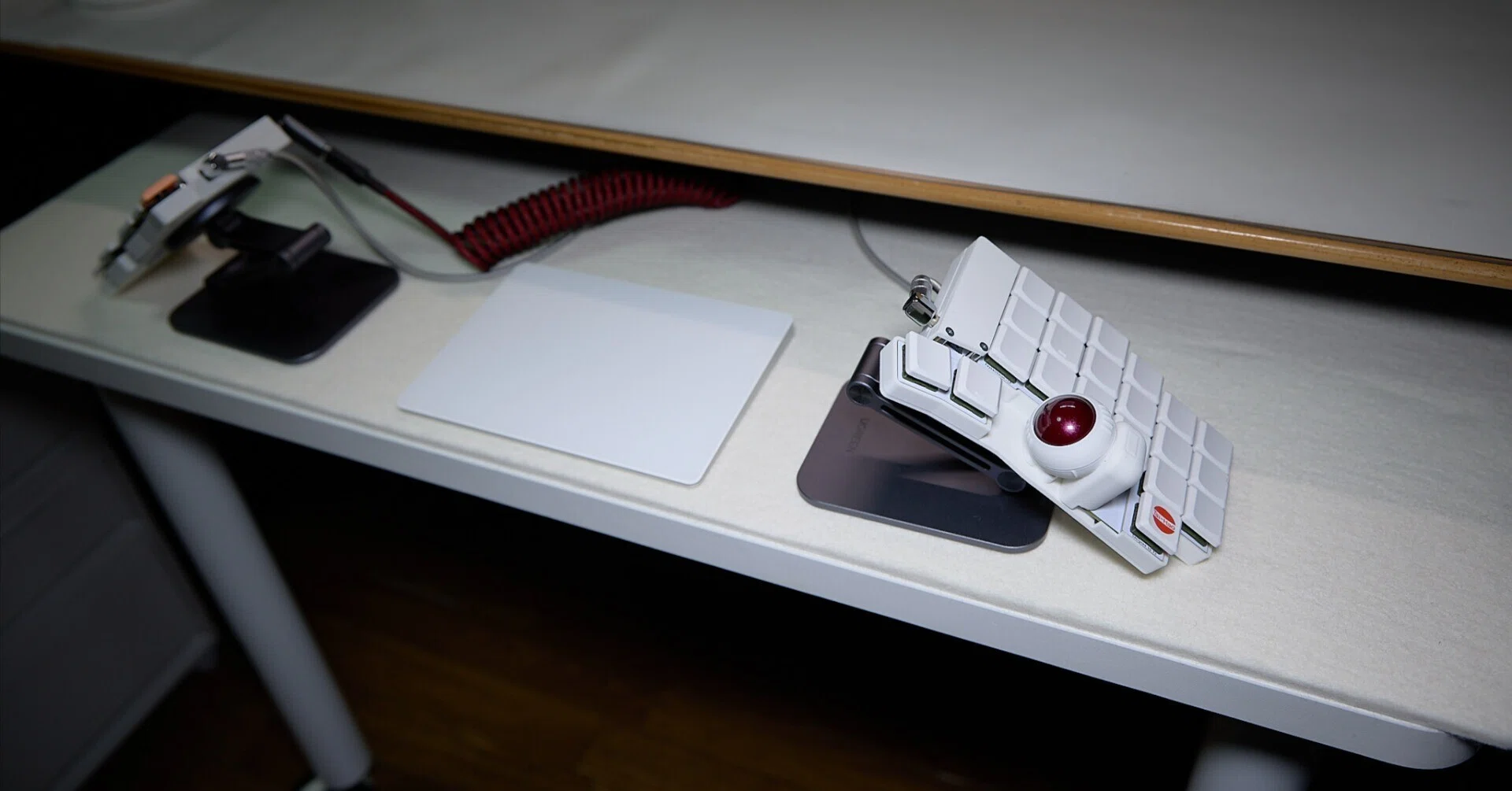 neveさん　専用デスク 購入すべきデスクに、心を馳す｜しょっさん