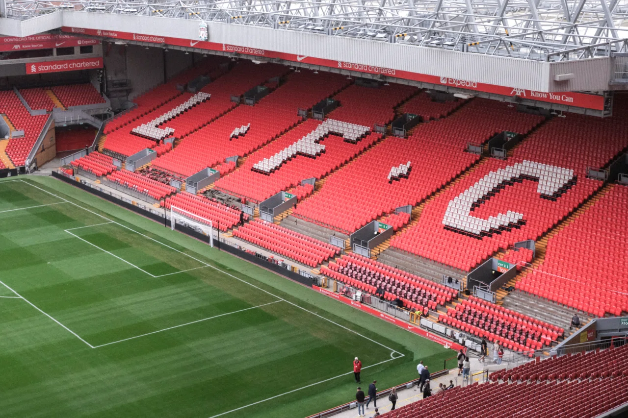 リバプール》 LFCの本拠地 アンフィールド スタジアムツアー｜ぼちぼち