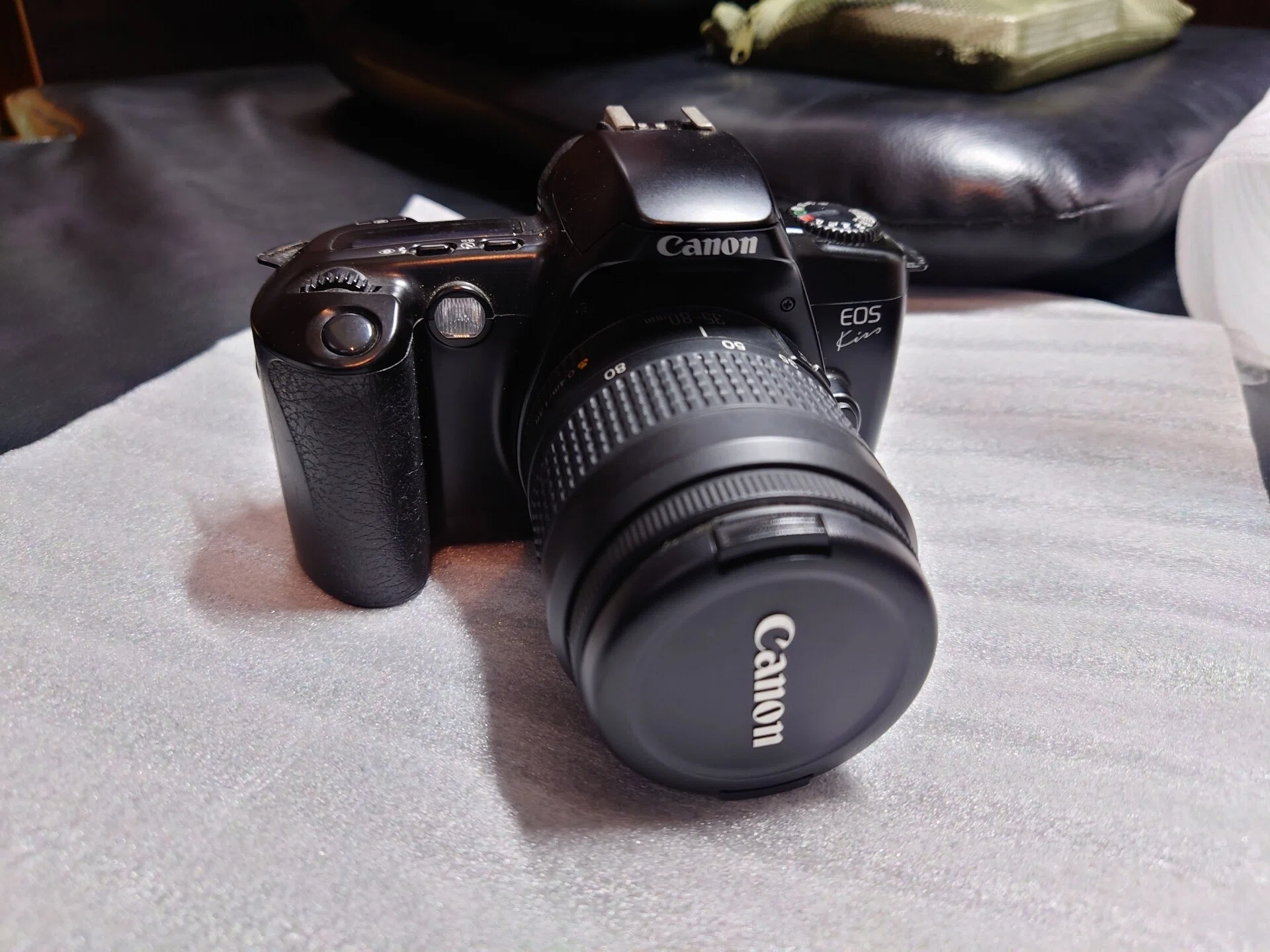中古で購入したCanon EOS Kiss 。 フィルムカメラを始めるにあた