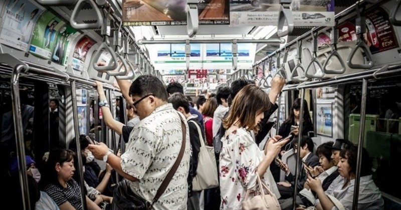 バスや電車が静かすぎて気持ちが悪い（パリピ専用車両の提案）