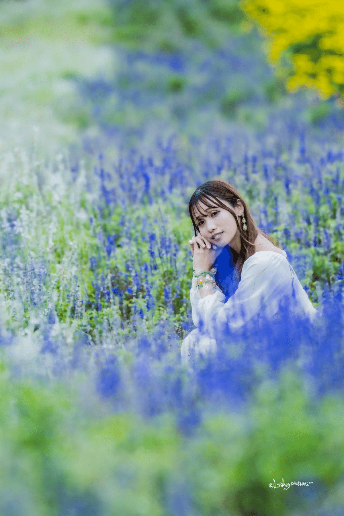色鉛筆画 女性のポートレート ‘秋の囁き’ 
A4サイズ 色鉛筆画・女性ポートレート - YouTube
