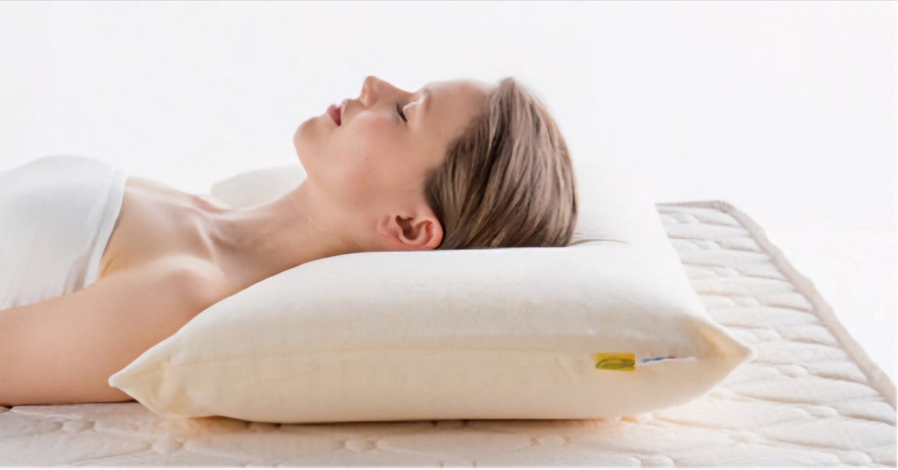 マニフレックス バイオシェイプピロー 高さ両脇約7.5cm、中央約6.5㎝ Amazon｜マニフレックス バイオシェイプピロー レディース ピンク 高さ