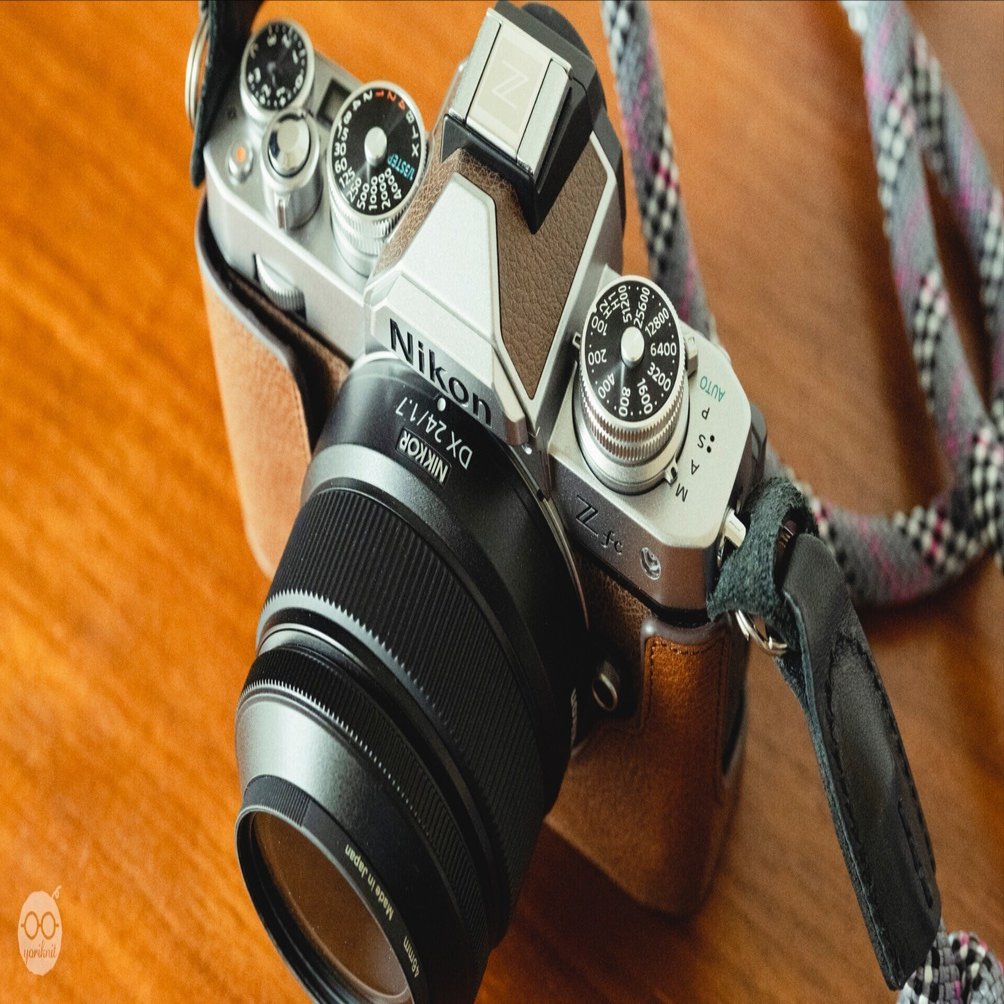 お値下げ相談OK Nikon Zfc シルバー ウォルナット 本革ストラップ付き