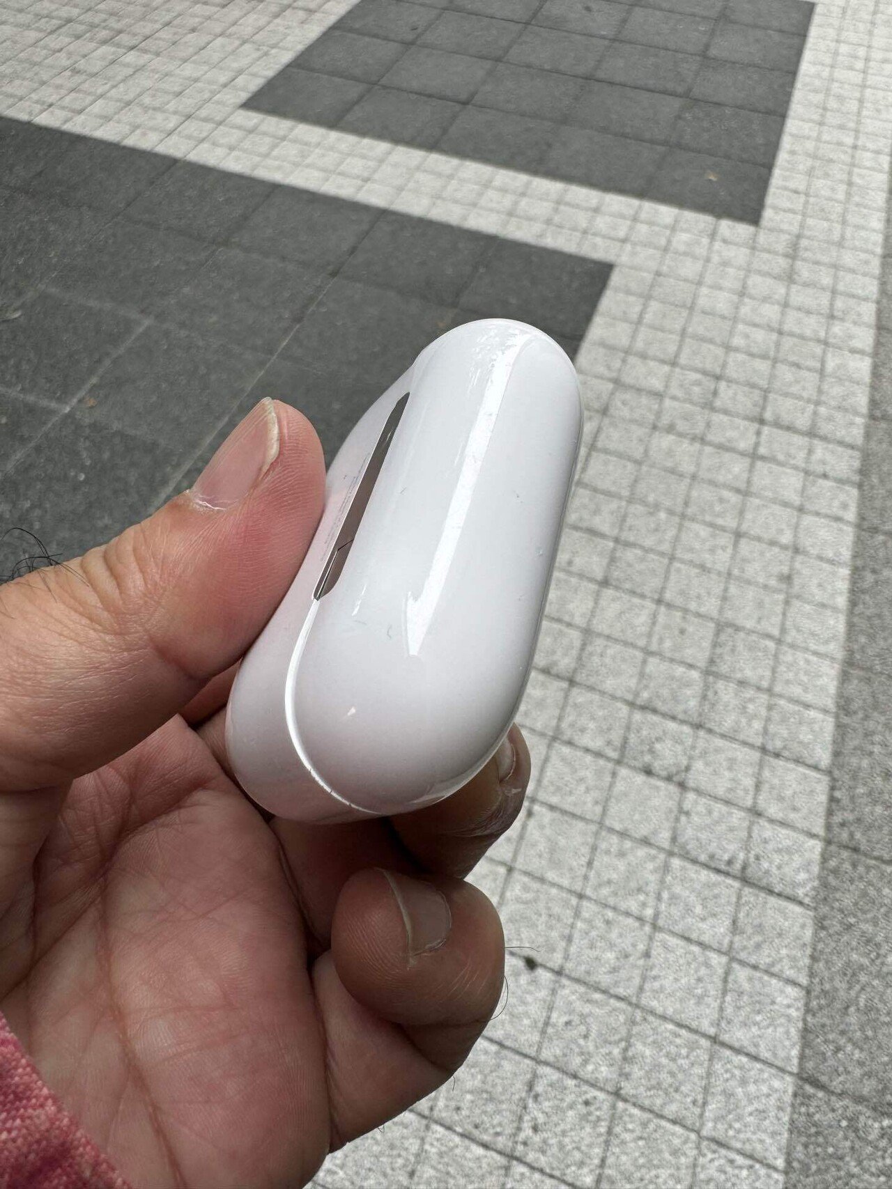 AirPodsのケース修理（交換）｜桑原和弘／100年経営理念