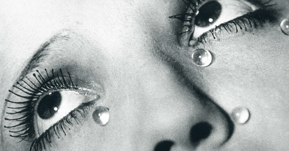 メタル製 女性ヌード像 壁掛け用 シュルレアリスム マンレイ オブジェ