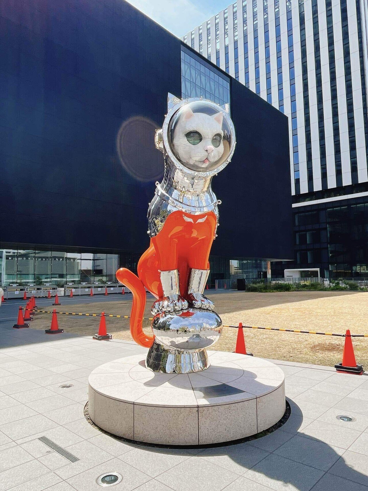 猫大爆発！「ヤノベケンジ：太郎と猫と太陽と」岡本太郎記念館｜yuyu_0707