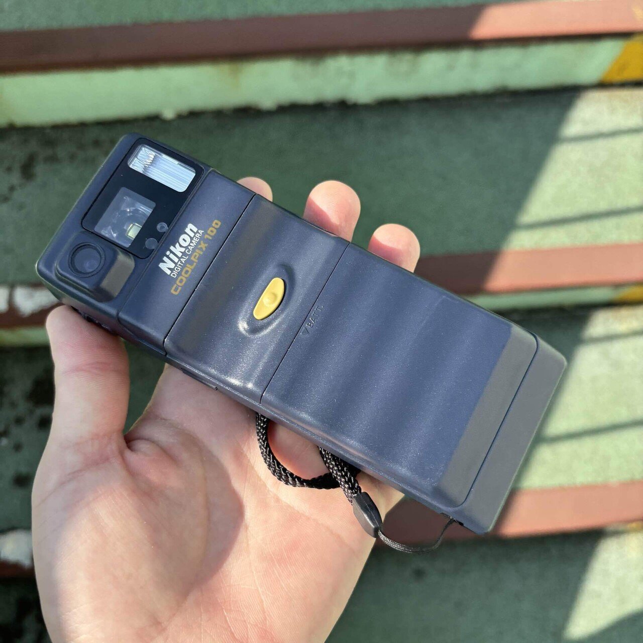 デジタルカメラ NIKON COOLPIX100 リモコンみたいなカメラ Nikon COOLPIX100｜けいふ
