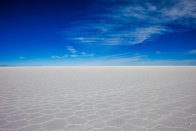 ウユニ塩湖 （ボリビア）