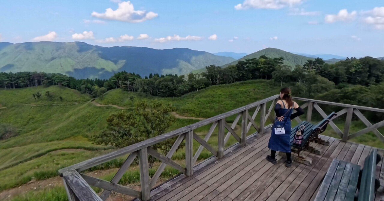 兵庫県】砥峰（とのみね）高原のススキの中を散歩｜雲