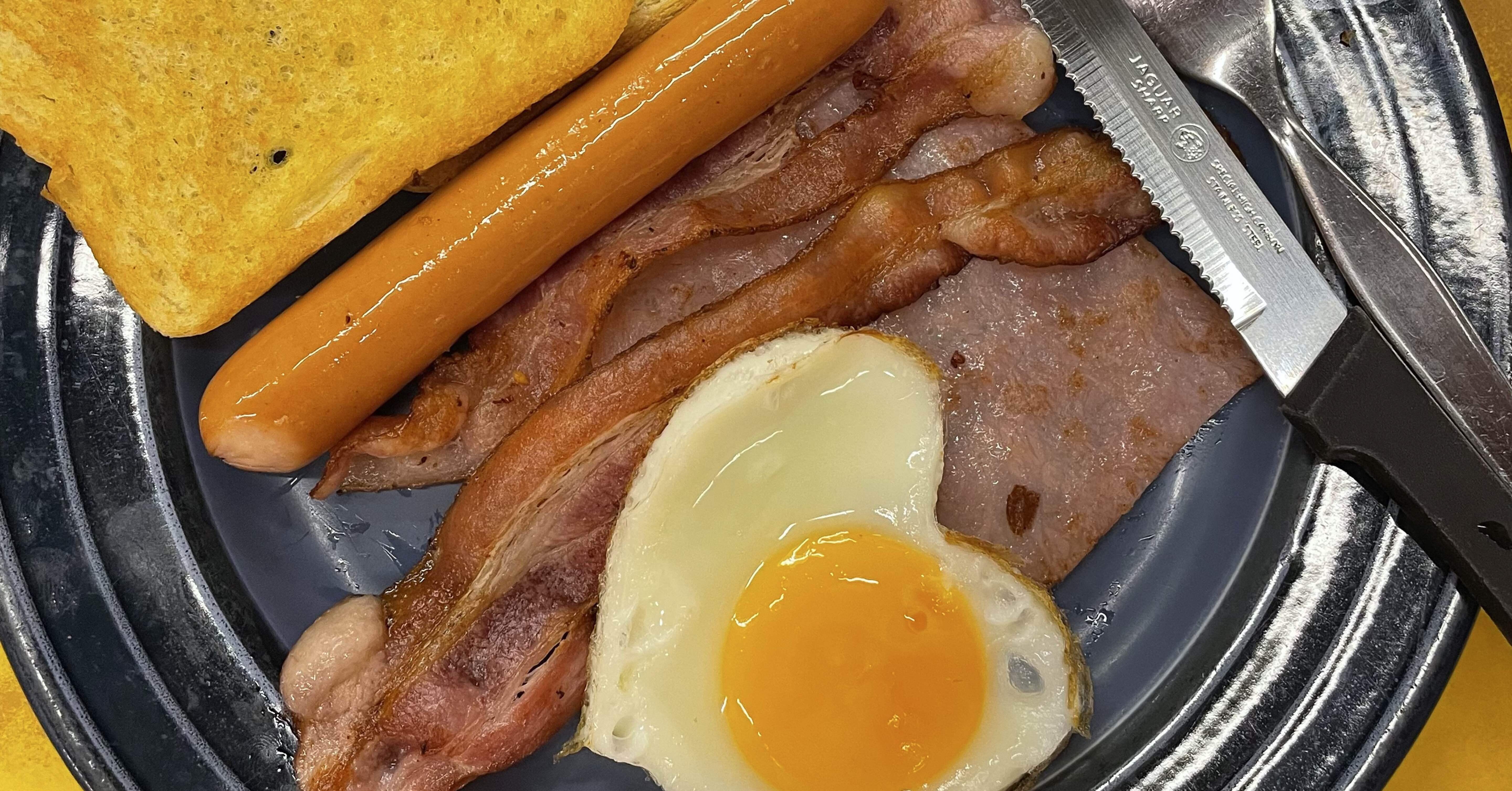 スイート】ハート型の目玉焼きがかわいい地元民に愛される朝食セット