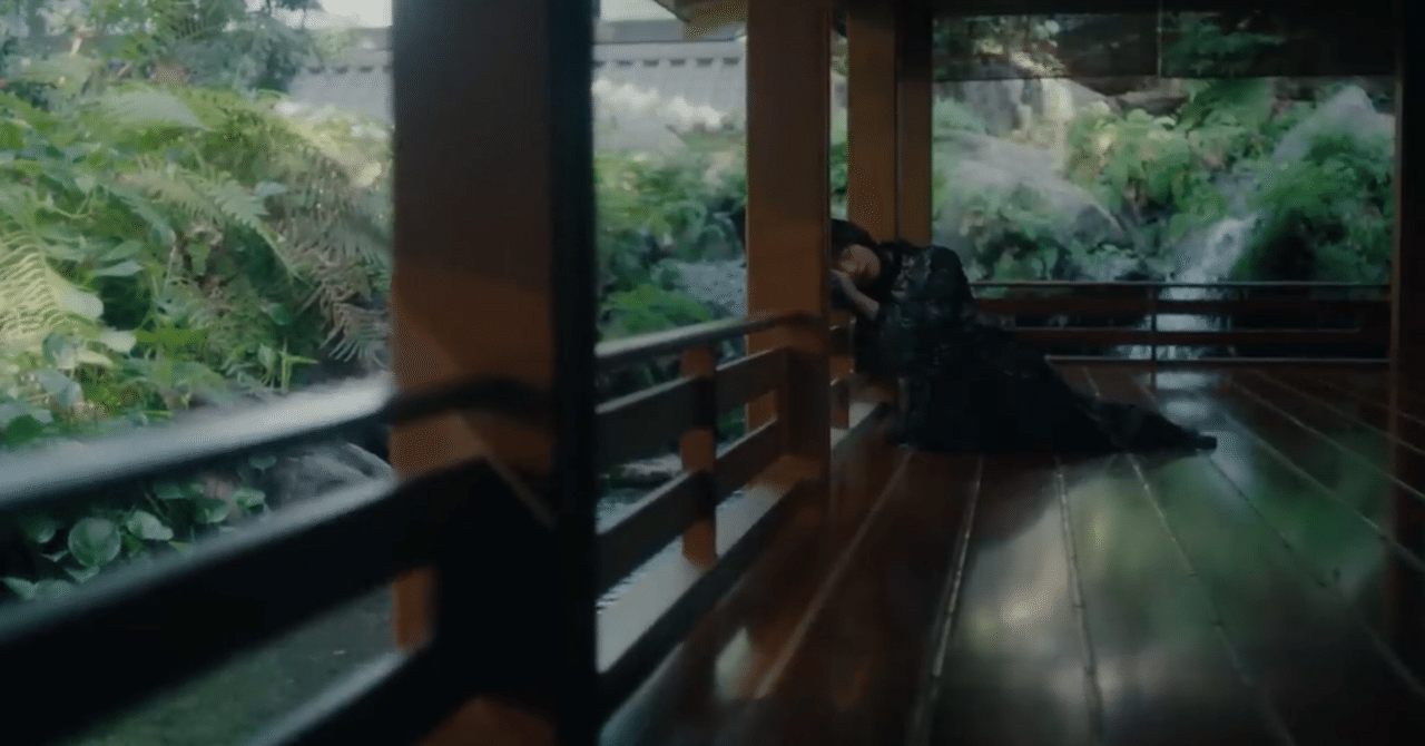 緑の色がつく主人公を、何の色もついていなかった村井優が櫻舞う中で