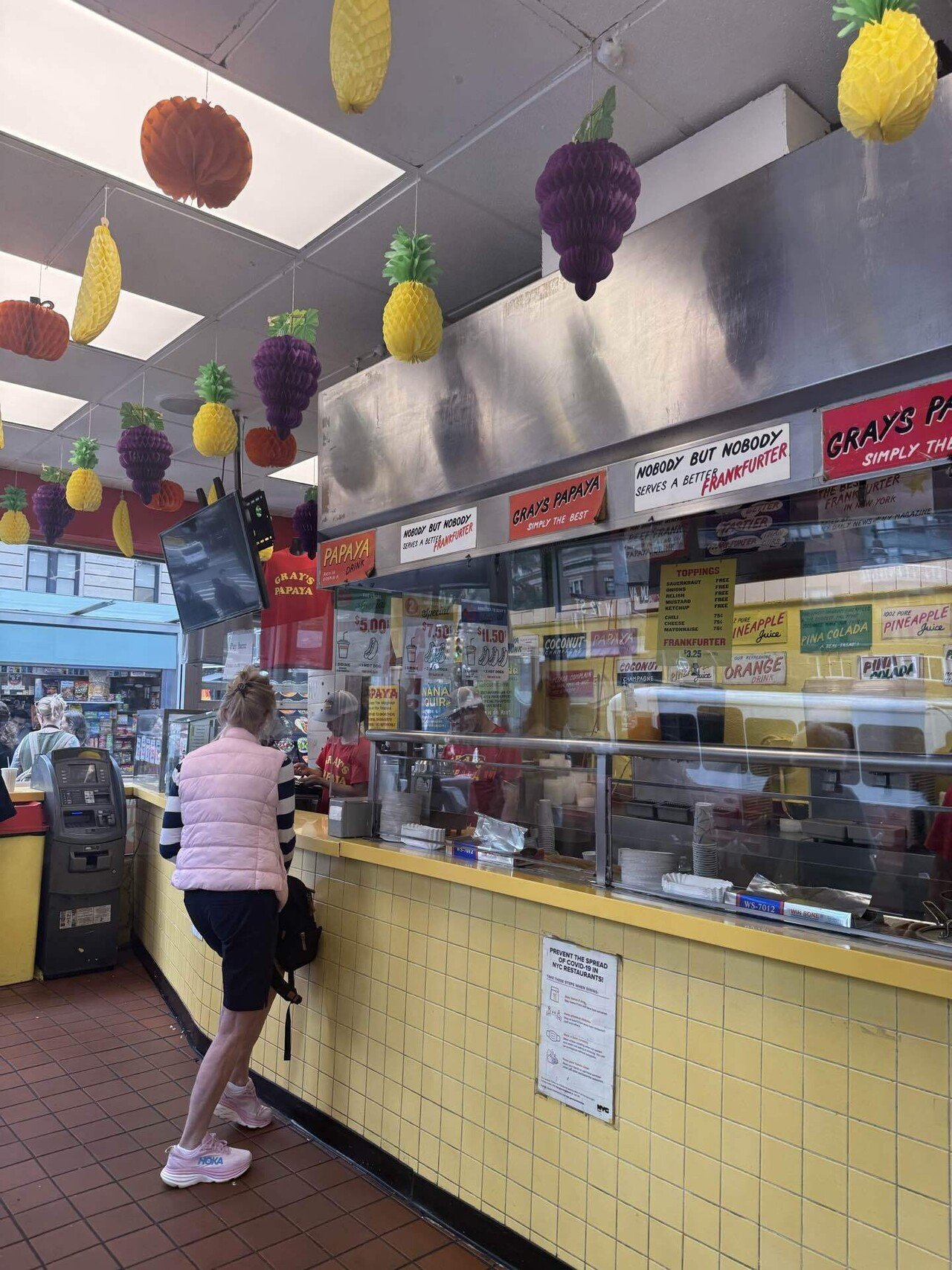 ニューヨークで毎日困ってます】人気激安ホットドッグ屋さんGRAY'S