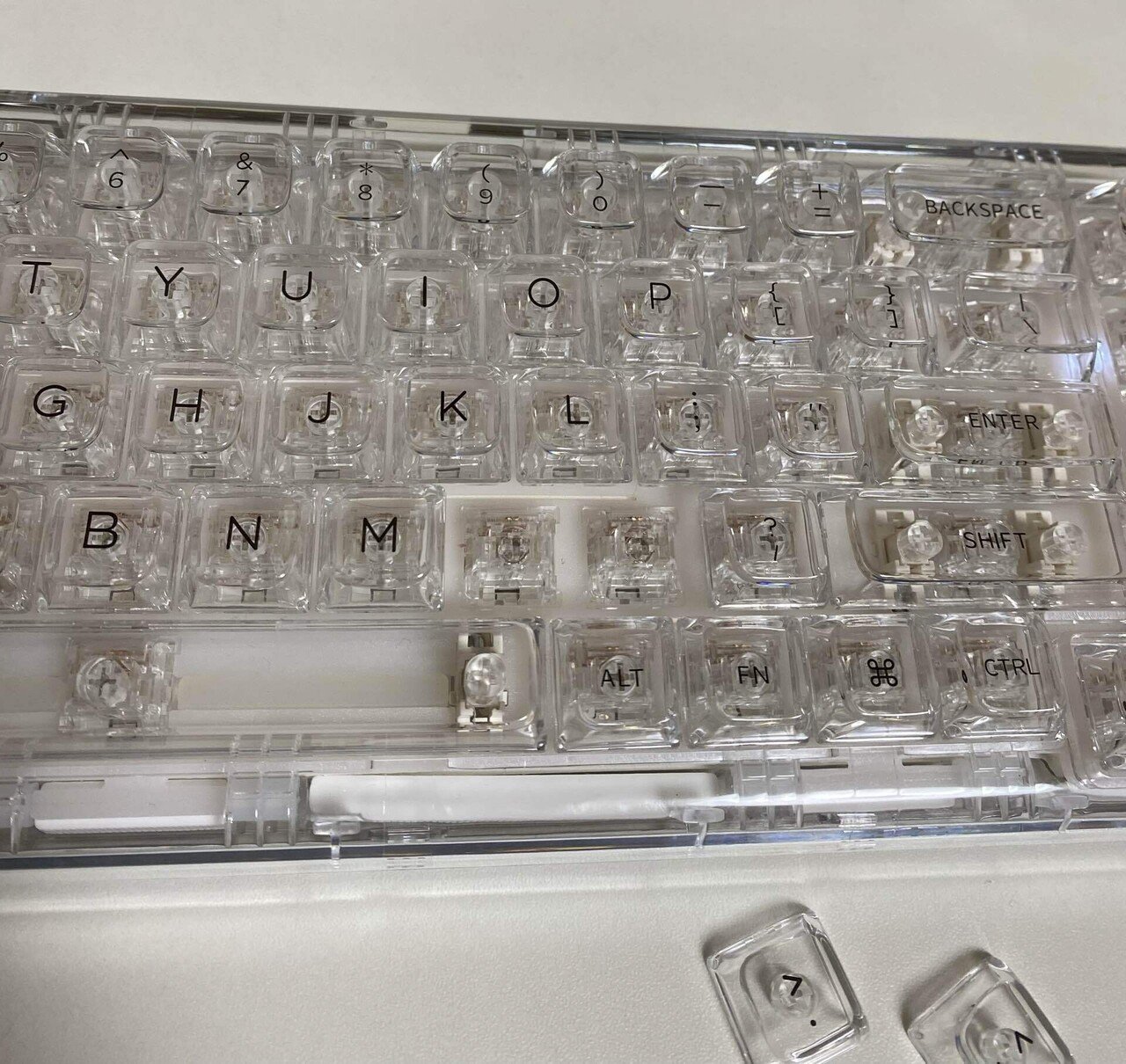 YUNZII X75 ゲーミング キーボード 透明 クリスタルアイス軸 有線 楽天市場】YUNZII X75 ホットスワップメカニカルキーボード 透明