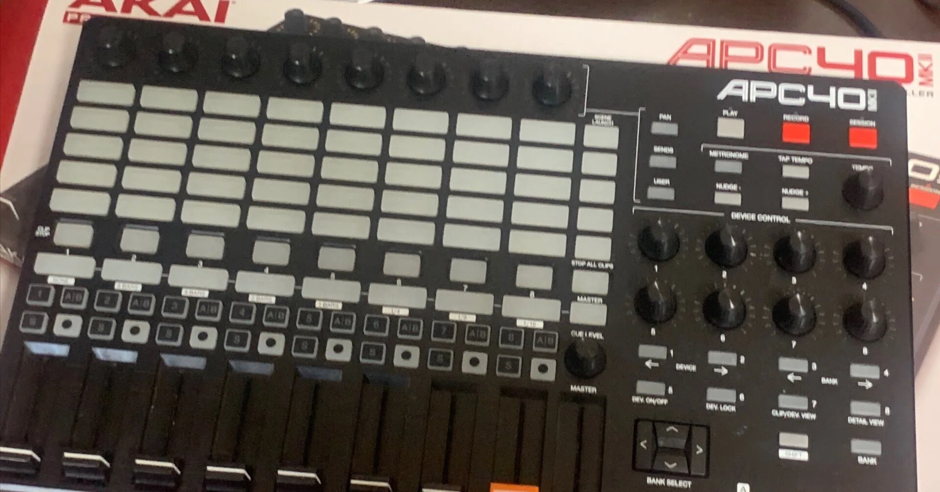 AKAI APC40mk2 分解レポート|trancingyou AKAI APC40mk2 分解レポート|trancingyou