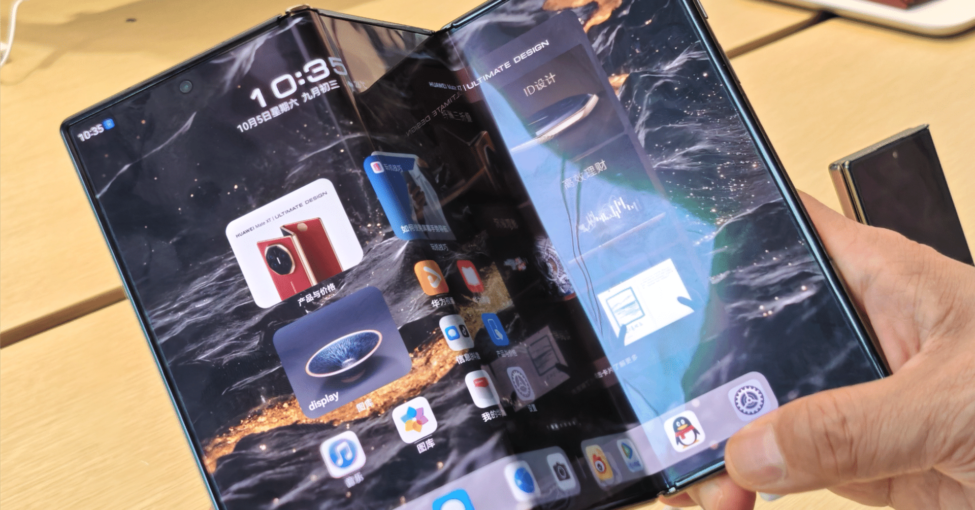 未来型スマホ、その値は42万円！HUAWEI Mate XT 実機レポート / 俺流