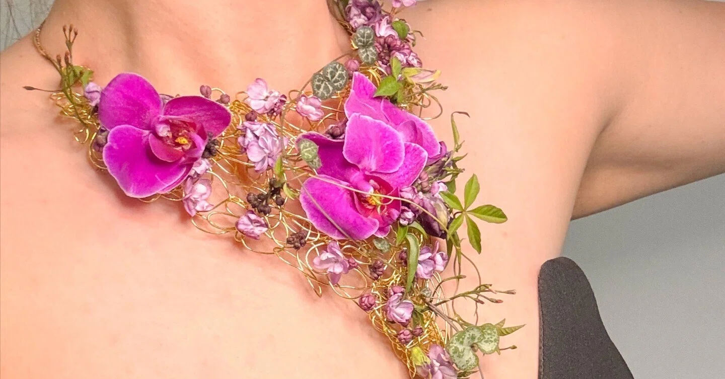 花屋さんが作る生花のままのアクセサリー Wearable Flower ｜生花で作るネックレス｜Yukina Sakabe |ブリスベン
