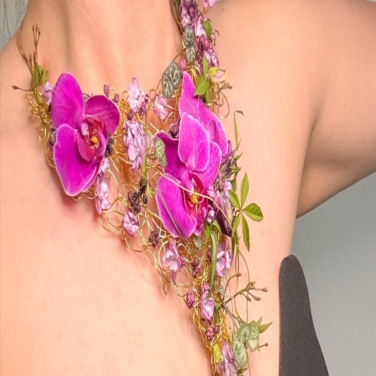 Wearable Flower ｜生花で作るネックレス｜Yukina Sakabe |ブリスベン