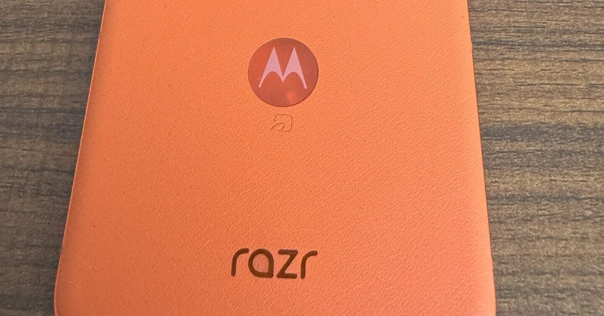 新折り畳みスマホ「motorola razr 50」が9月27日に発売！高