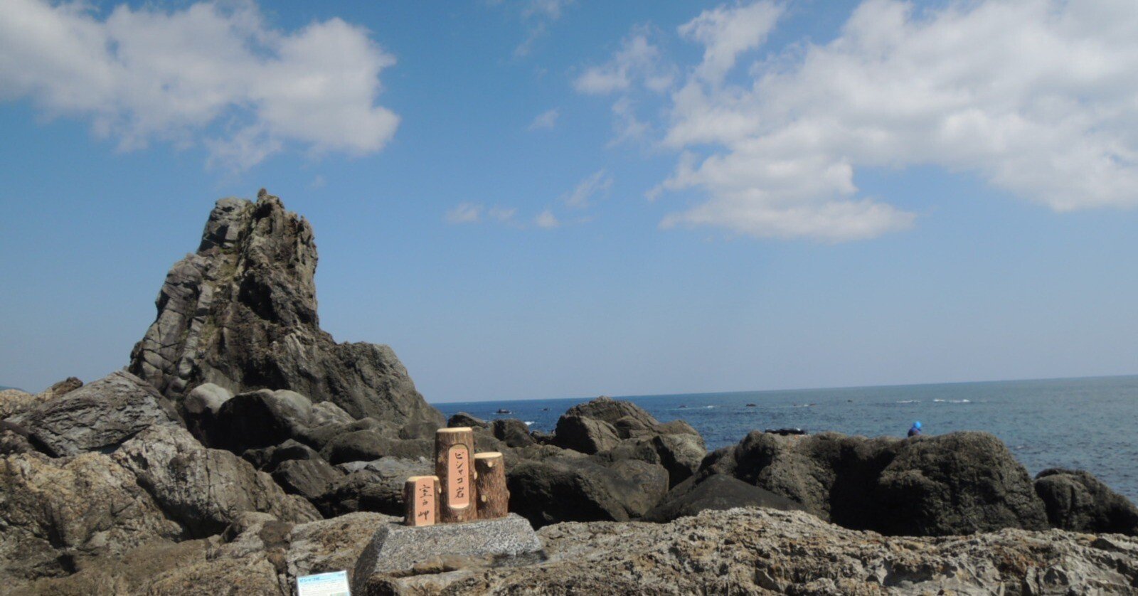 一枚岩のこんな珊瑚岩は２度と無いと思います！ 是非このチャンスにどうですか？ 一枚岩のこんな珊瑚岩は2度と無いと思います！ 是非このチャンス