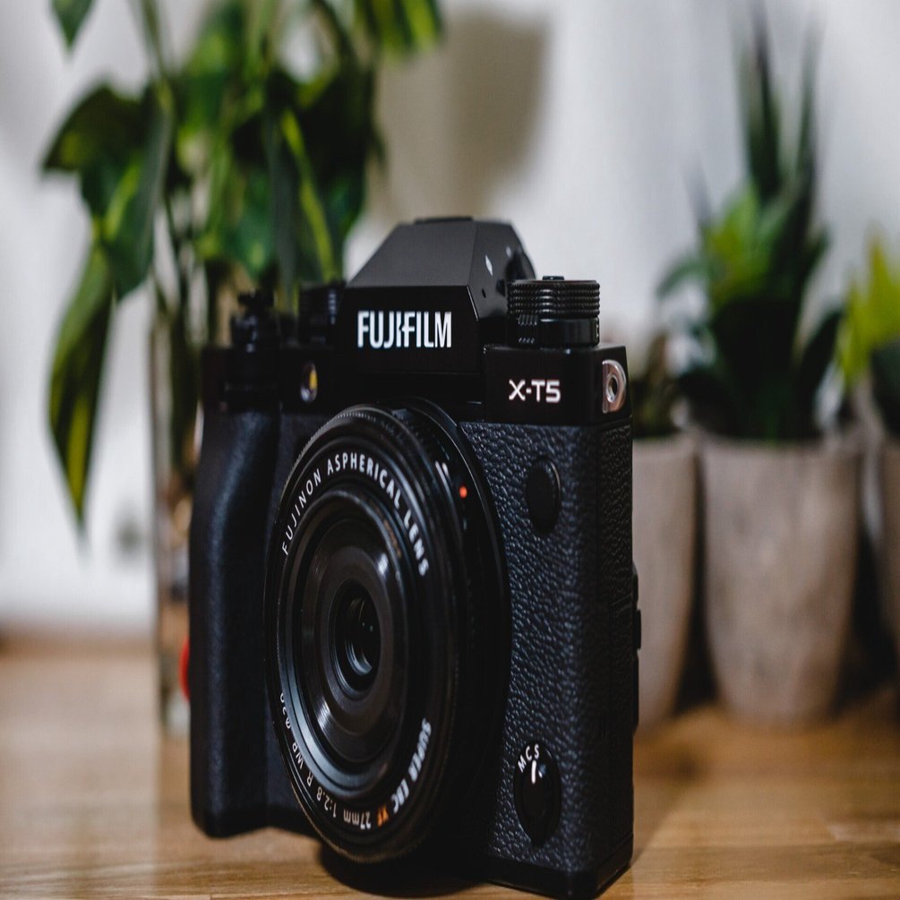 X-T5におすすめのアクセサリー7選 持っておくと便利なアイテムを紹介