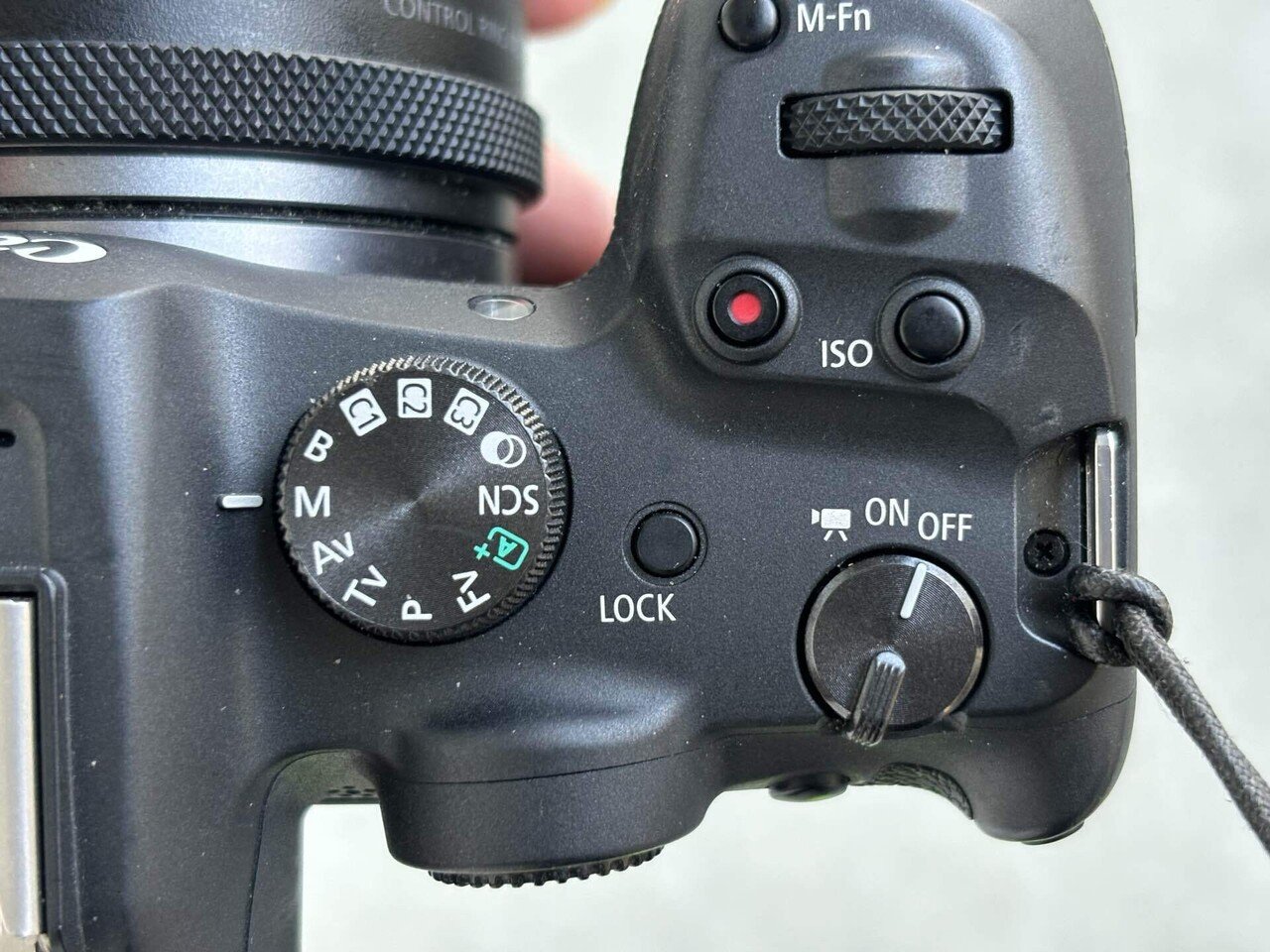 機材レビュー】Canon EOS R7を2年使い倒してわかったこと|吊るし柿 機材レビュー】Canon EOS R7を2年使い倒してわかったこと|吊るし柿