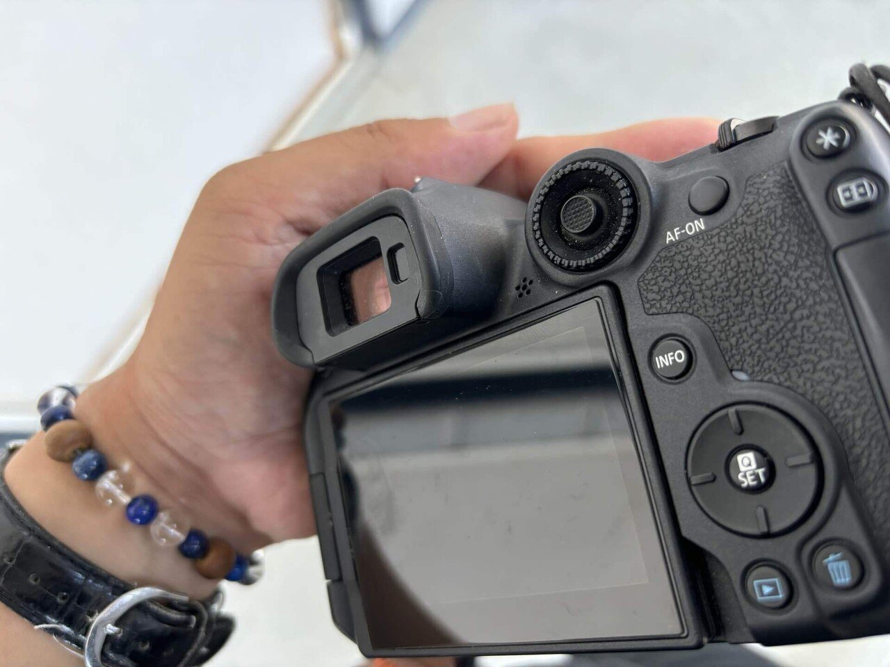 機材レビュー】Canon EOS R7を2年使い倒してわかったこと|吊るし柿 機材レビュー】Canon EOS R7を2年使い倒してわかったこと|吊るし柿