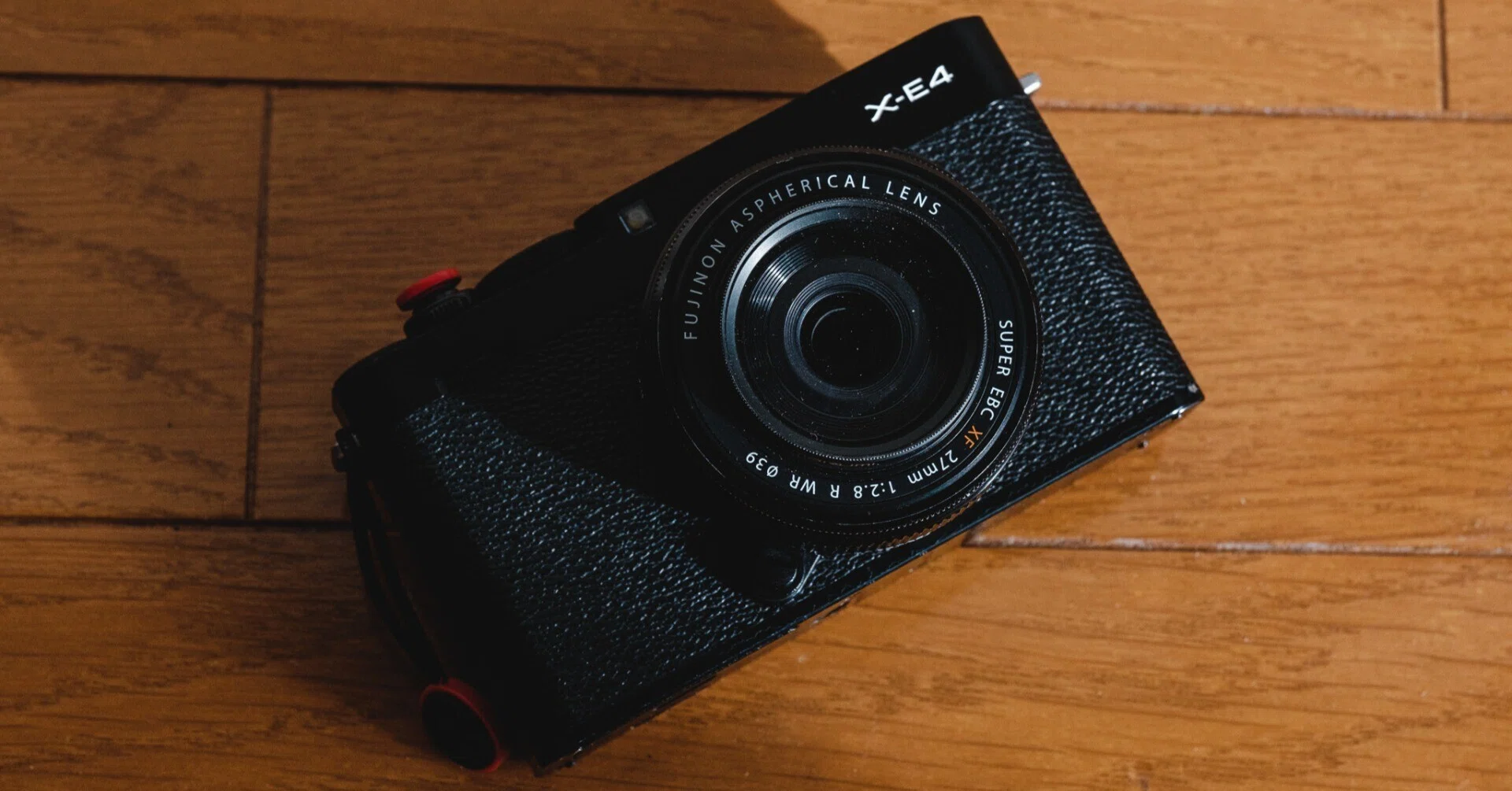 フジフィルム　Fujifilm X-E4本体 充電器・microSD付き 富士フイルム FUJIFILM X-E4 ボディ 価格比較 - 価格.com