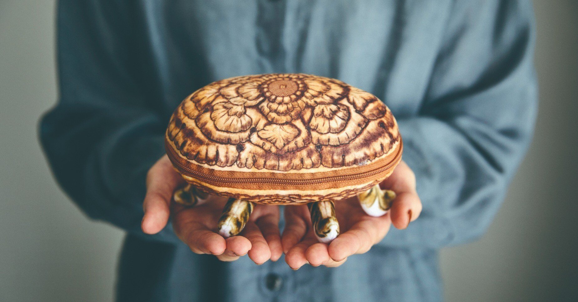 荘厳さ際立つ花の小箱をその手に。花形合子ポーチ #2024正倉院展コラボ