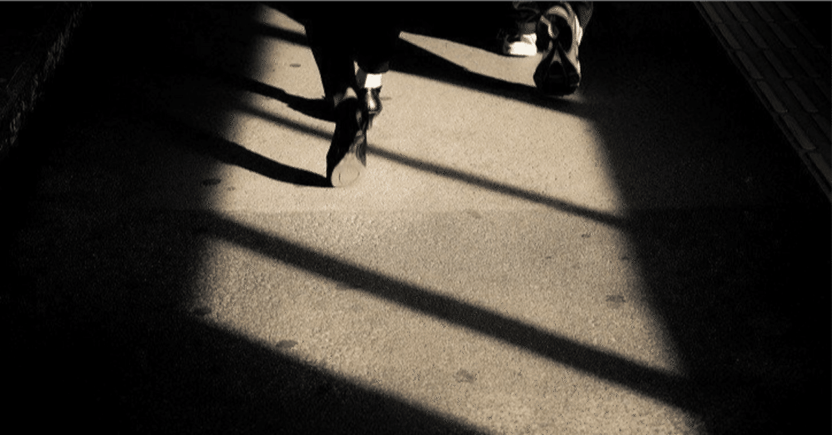 オフィーリアの影響を受けて：ミハラヤスヒロの靴とワンピース｜UNKNOWN 