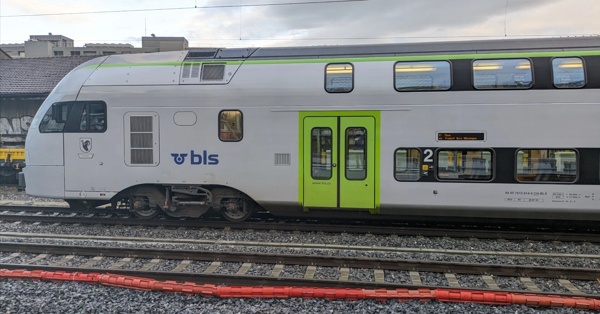 I found a train that looks like the Yamanote Line in Switzerland