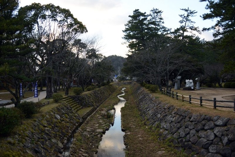 素鵞川