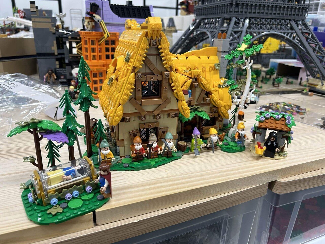 LEGO 43242 白雪姫と7人のこびとが住む森の家｜YOSHINANI, Inc