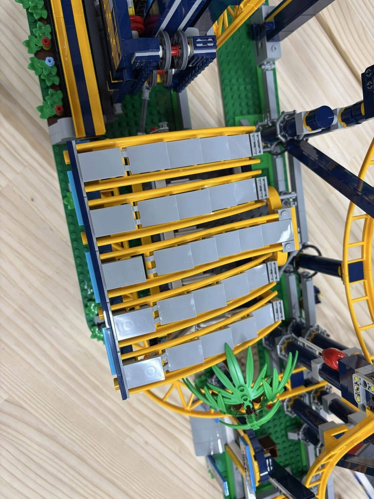 LEGO 10303 大回転ジェットコースター｜YOSHINANI, Inc.（よしなに）