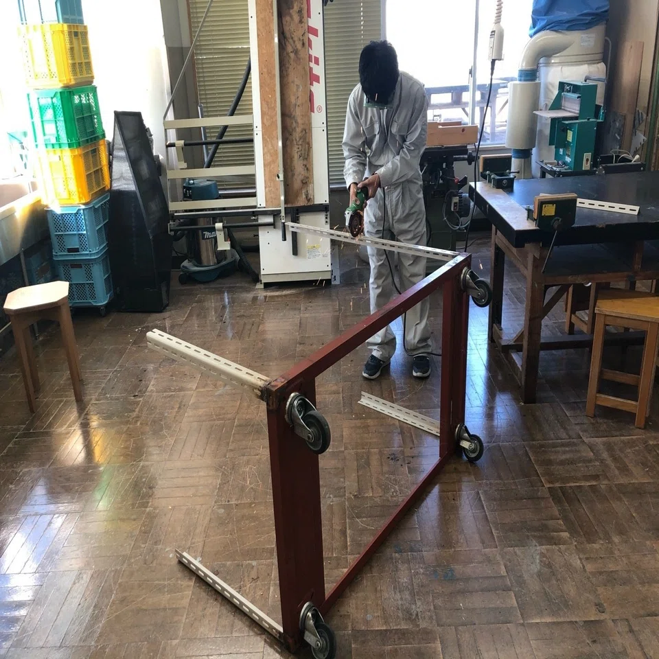 荷物台車を改造して作業台をつくりました｜ishizuka