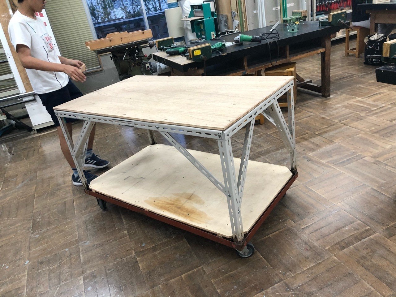 荷物台車を改造して作業台をつくりました｜ishizuka