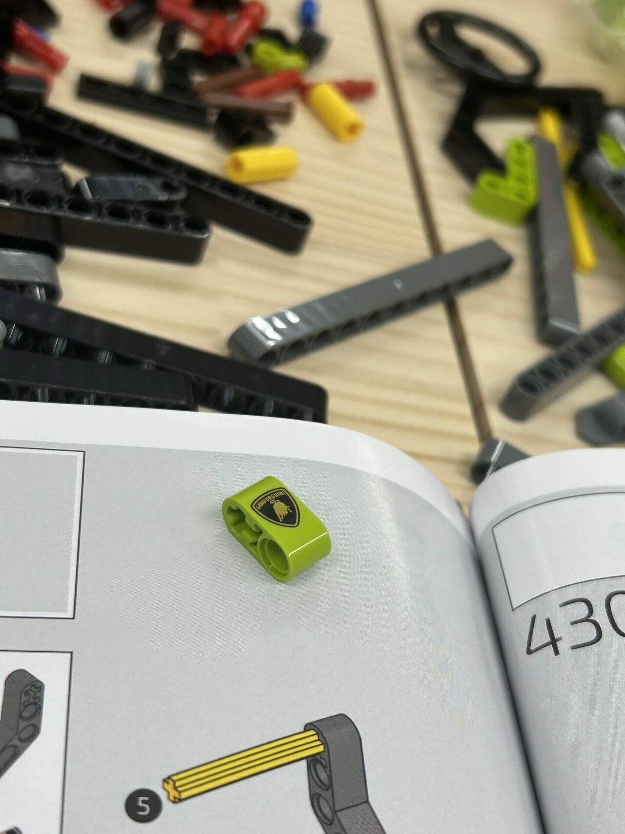 LEGO テクニック 42115 ランボルギーニ シアンFKP 37｜YOSHINANI, Inc