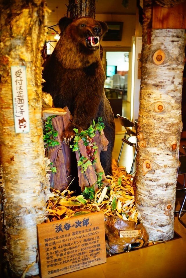熊前足 灰皿 北海道産 コハタ 創業五十周年記念 1978 クマ 足跡 レトロ 熊前足 灰皿 北海道産 コハタ 創業五十周年記念 1978 クマ 足跡