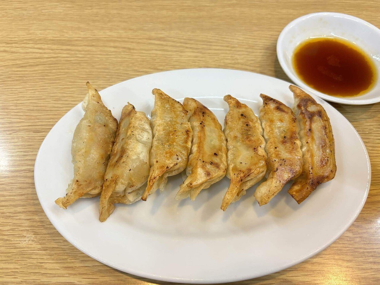 メニューに焼き餃子もある宮崎名物いっぱいの老舗居酒屋