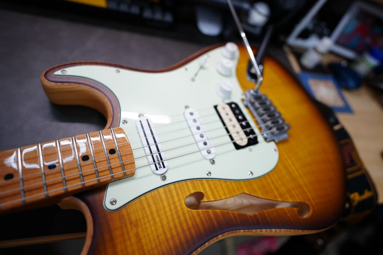 オリジナルMODストラトキャスターのリアピックアップを決める。EVH オリジナルMODストラトキャスターのリアピックアップを決める。EVH