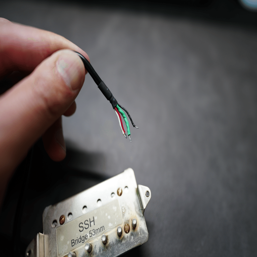 オリジナルMODストラトキャスターのリアピックアップを決める。EVH